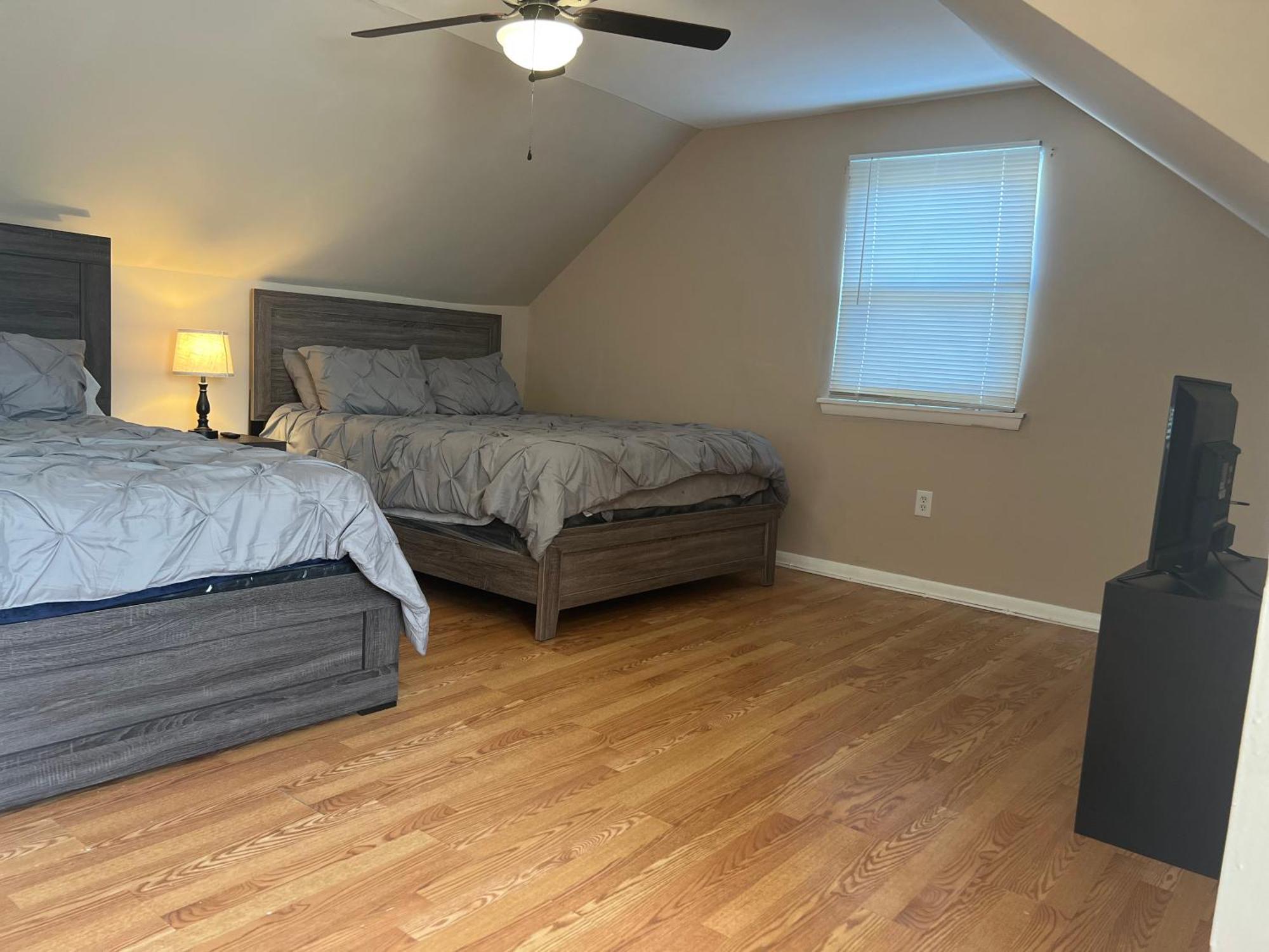 Spacious 3 Bedroom Ewing Home -Quiet Трентон Экстерьер фото