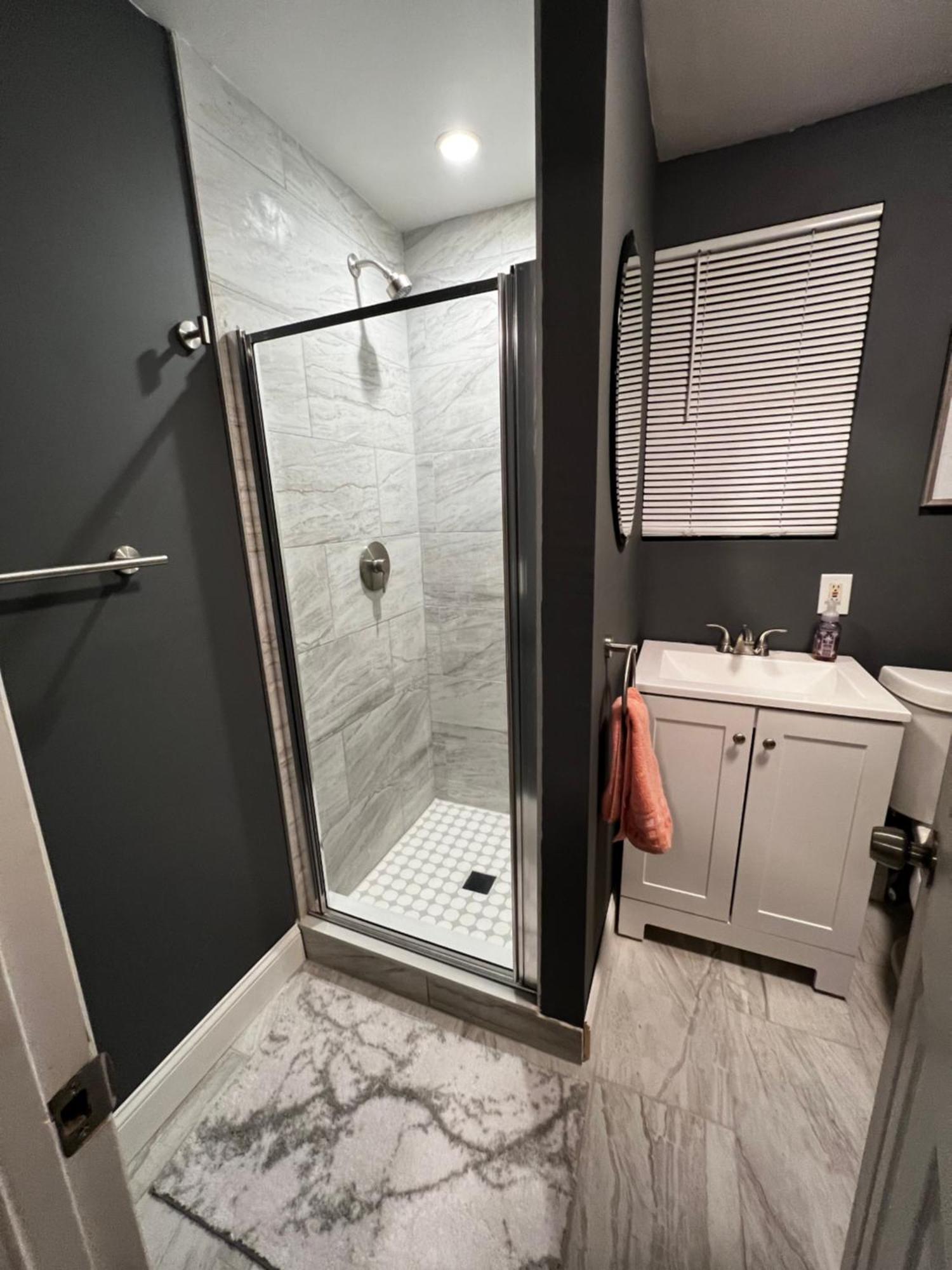 Spacious 3 Bedroom Ewing Home -Quiet Трентон Экстерьер фото
